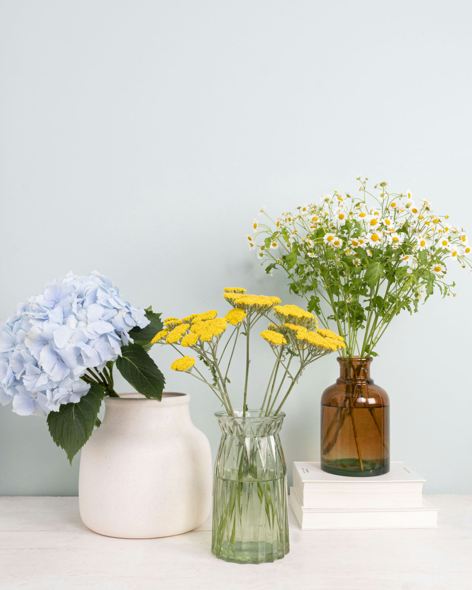 1 vase adapté pour chaque bouquet de notre gamme (de gauche à droite : vase Grenen, vase Ruby, vase Gizeh)