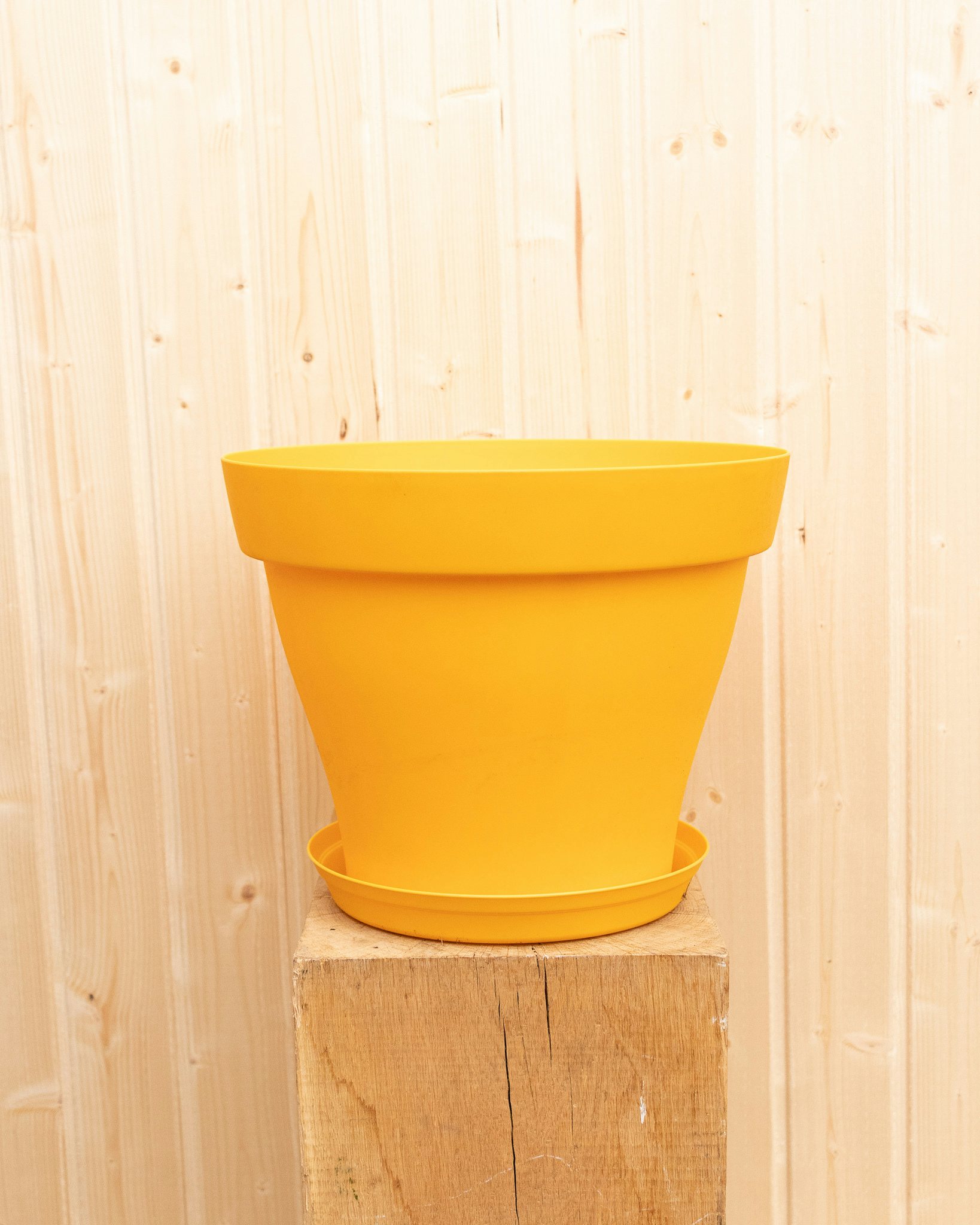 Pot en plastique jaune - 100% recyclé et recyclable, résistant aux UV et au gel