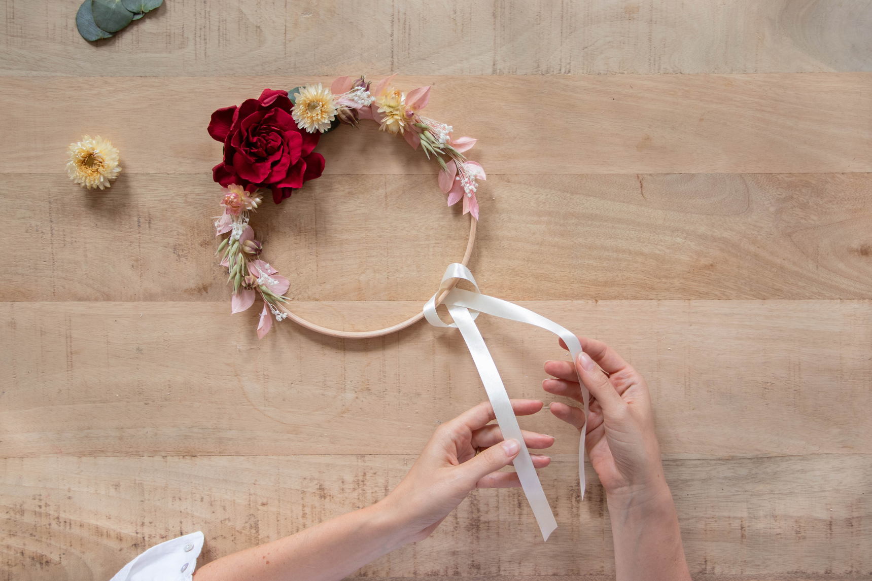 cercle-fleurs-suspendu