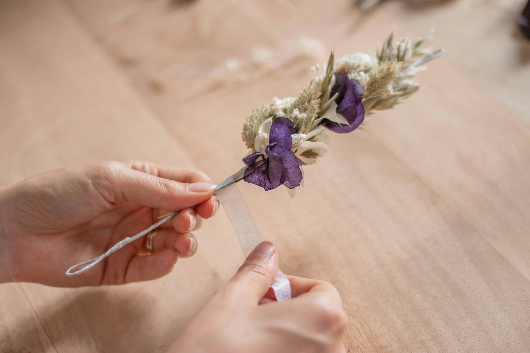 Floralux DIY: Réalisez une couronne de fleurs séchées pour les