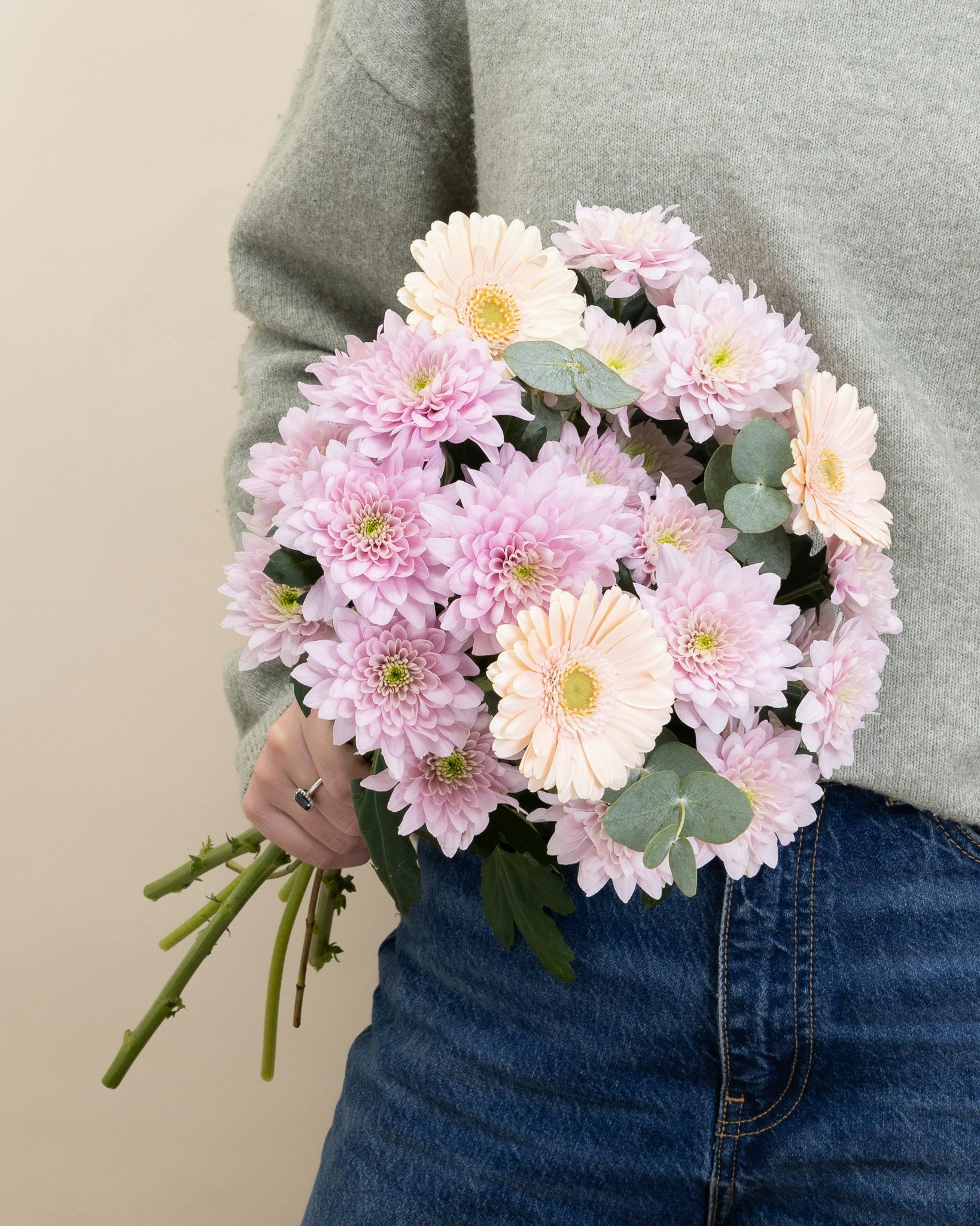 Bouquet Cabourg S (la couleur rose du chrysanthème peut être plus au moins foncée)