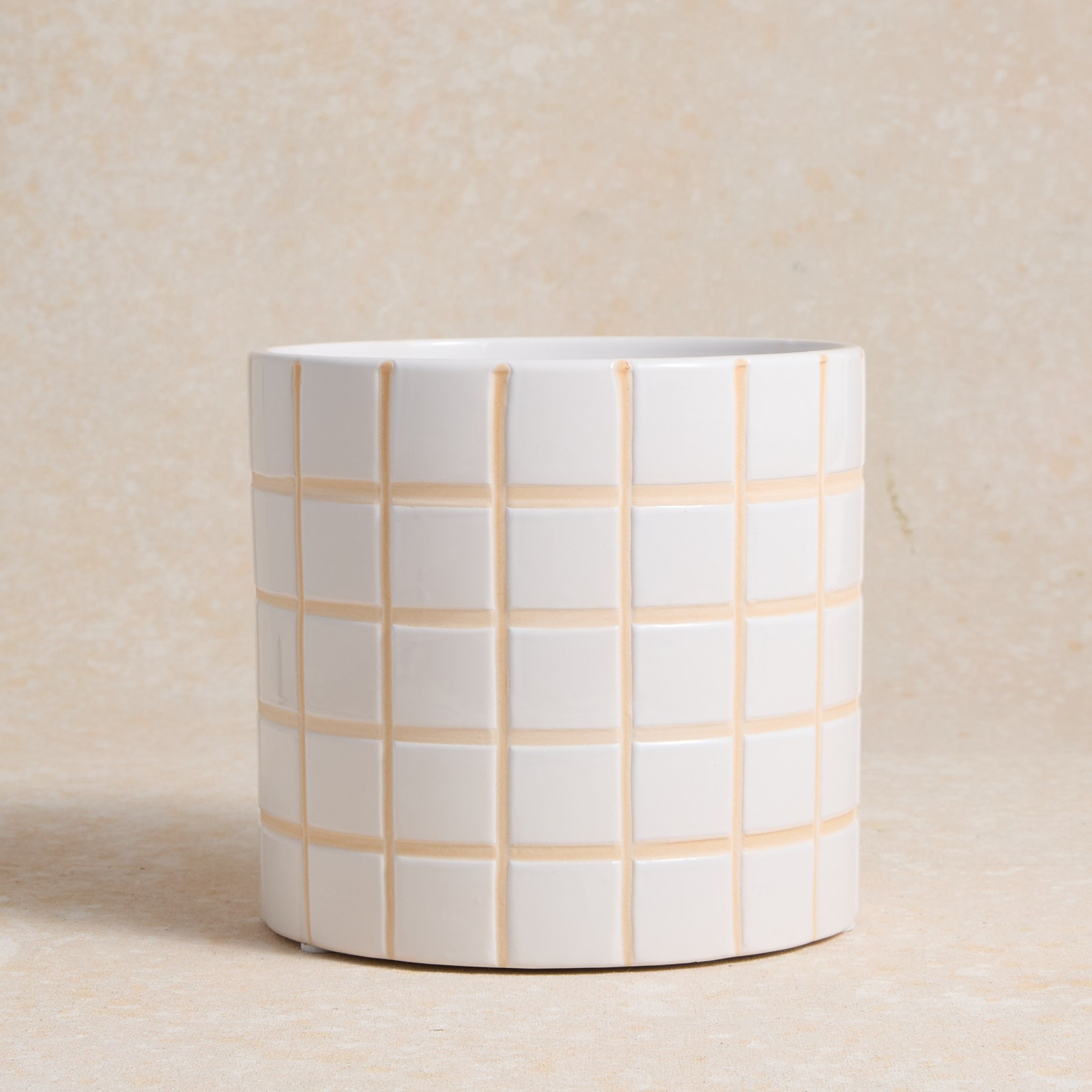 Mathis et son cache-pot quadrillé