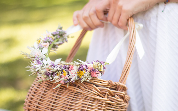 Comment fabriquer une couronne de fleurs séchées ?