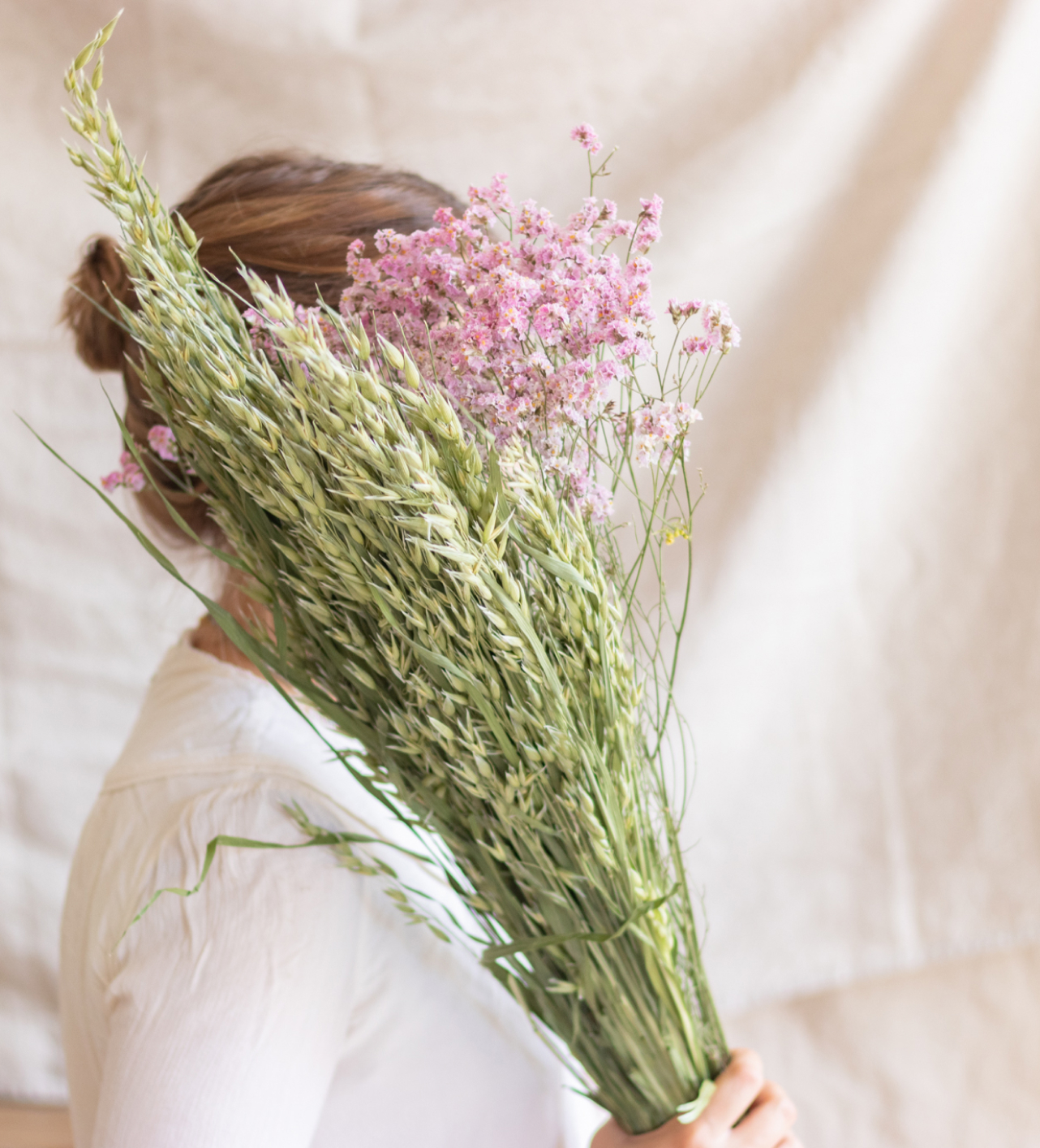 Chambre décorée de plantes tropicales