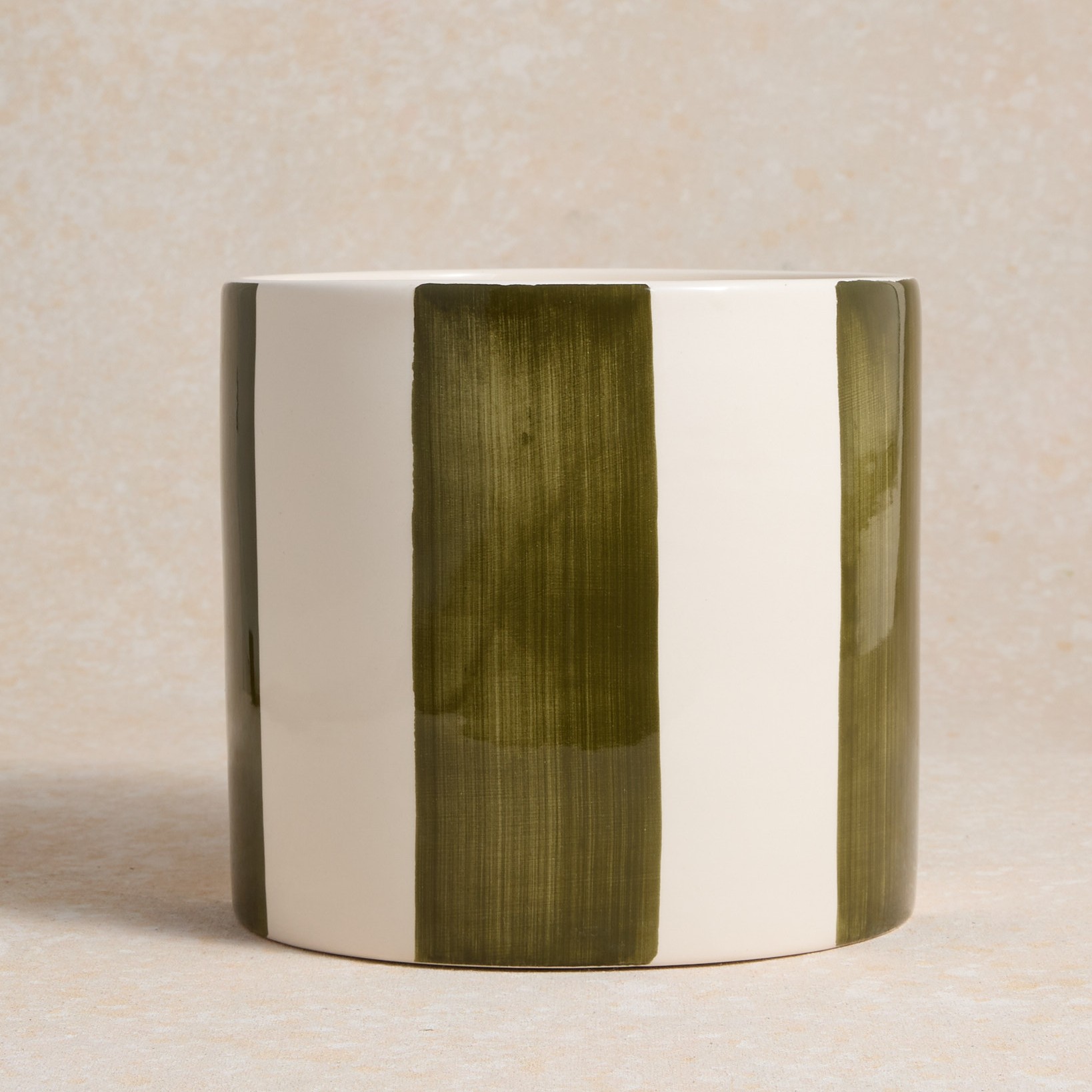 Honoré et son cache-pot rayé vert